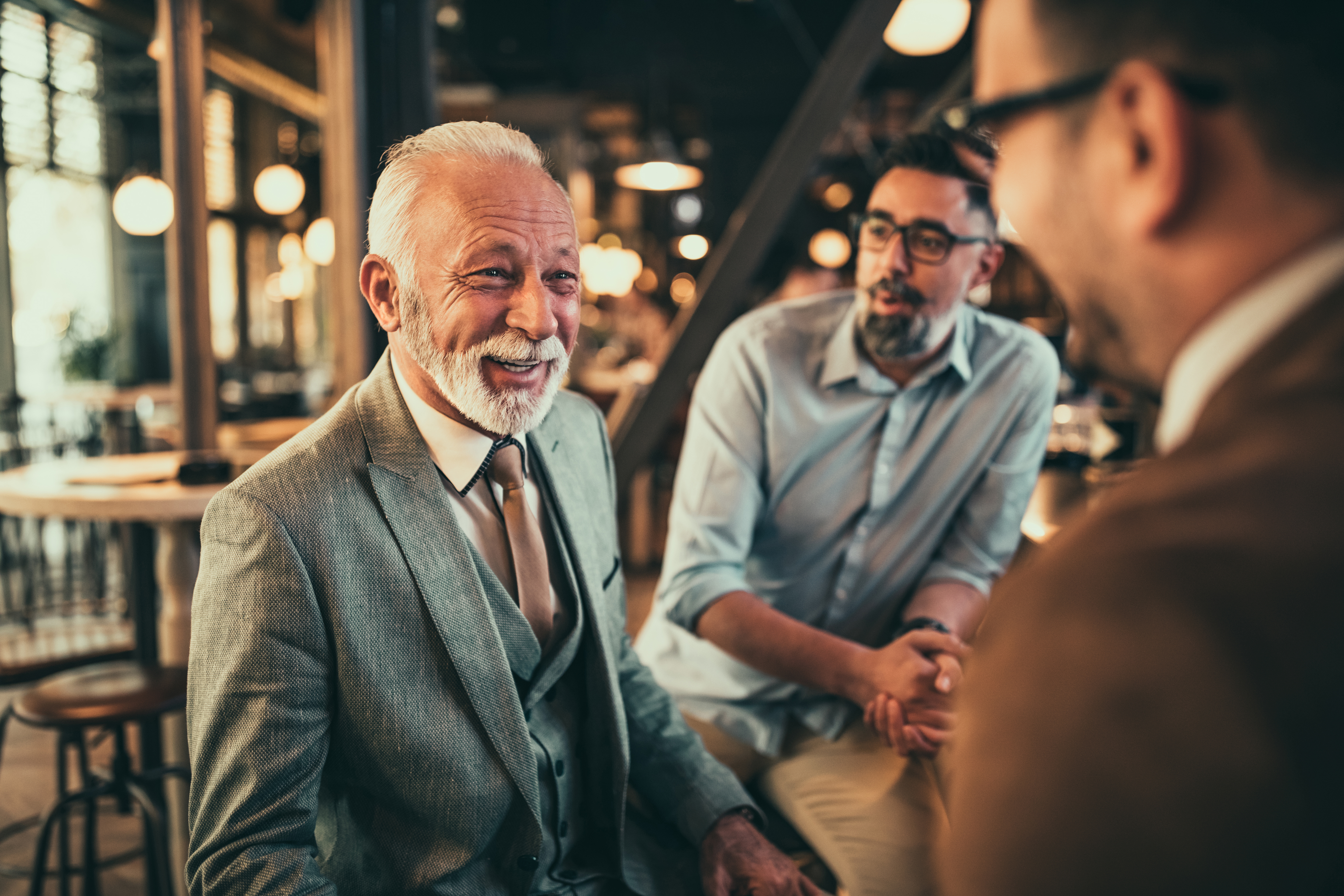 Mensen in gesprek — want daar begint het bij SHARED